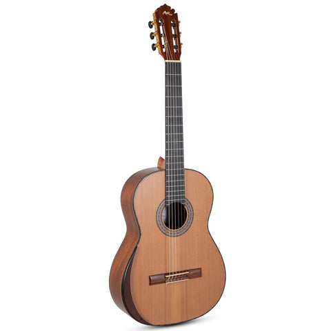 Manuel Rodriguez Classical Guitar Magistral D-C, Cedar/Mahogany 4/4, Armrest