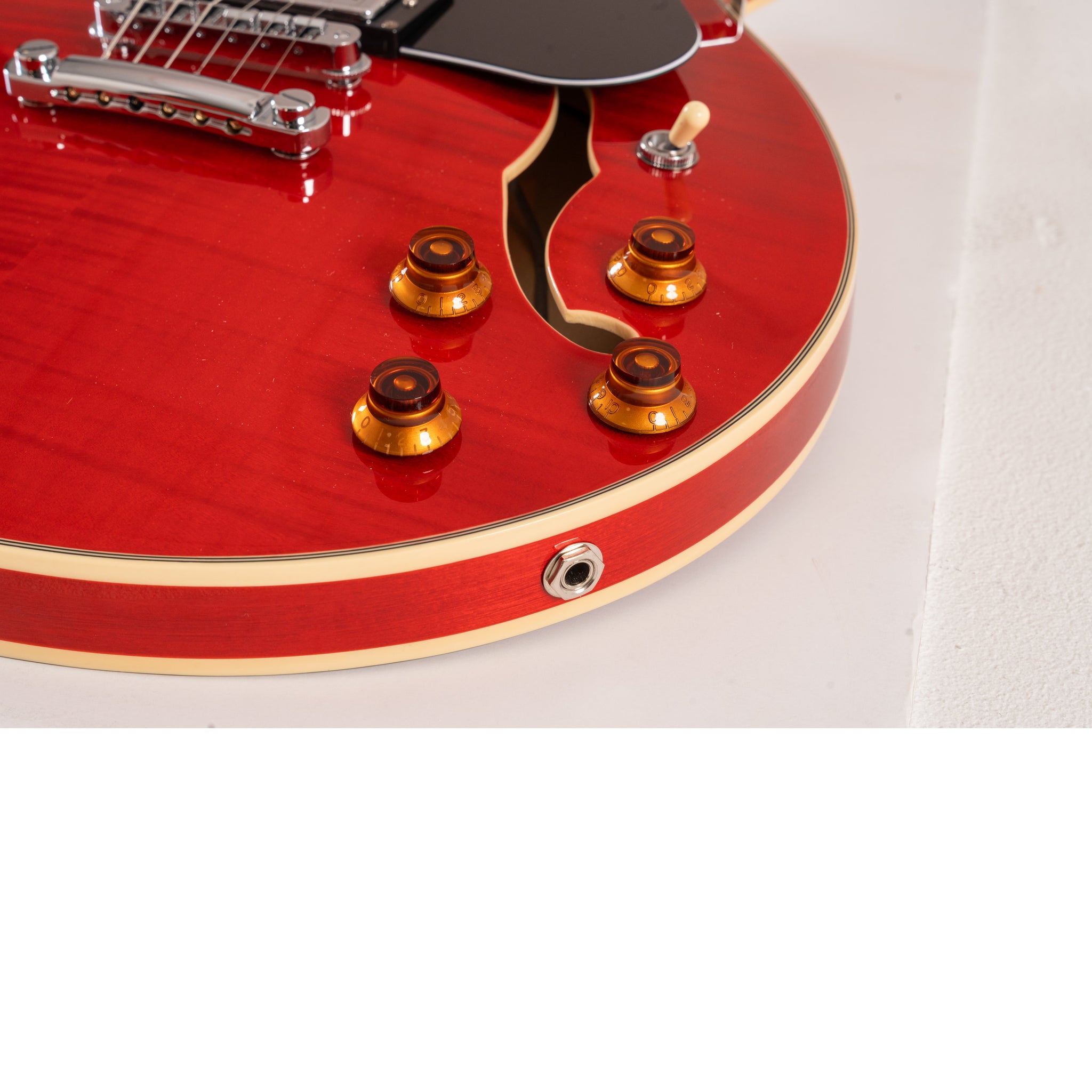 Washburn SH35TR Wing Series Semi Hollow Electric Guitar w/Gigbag. Trans Red